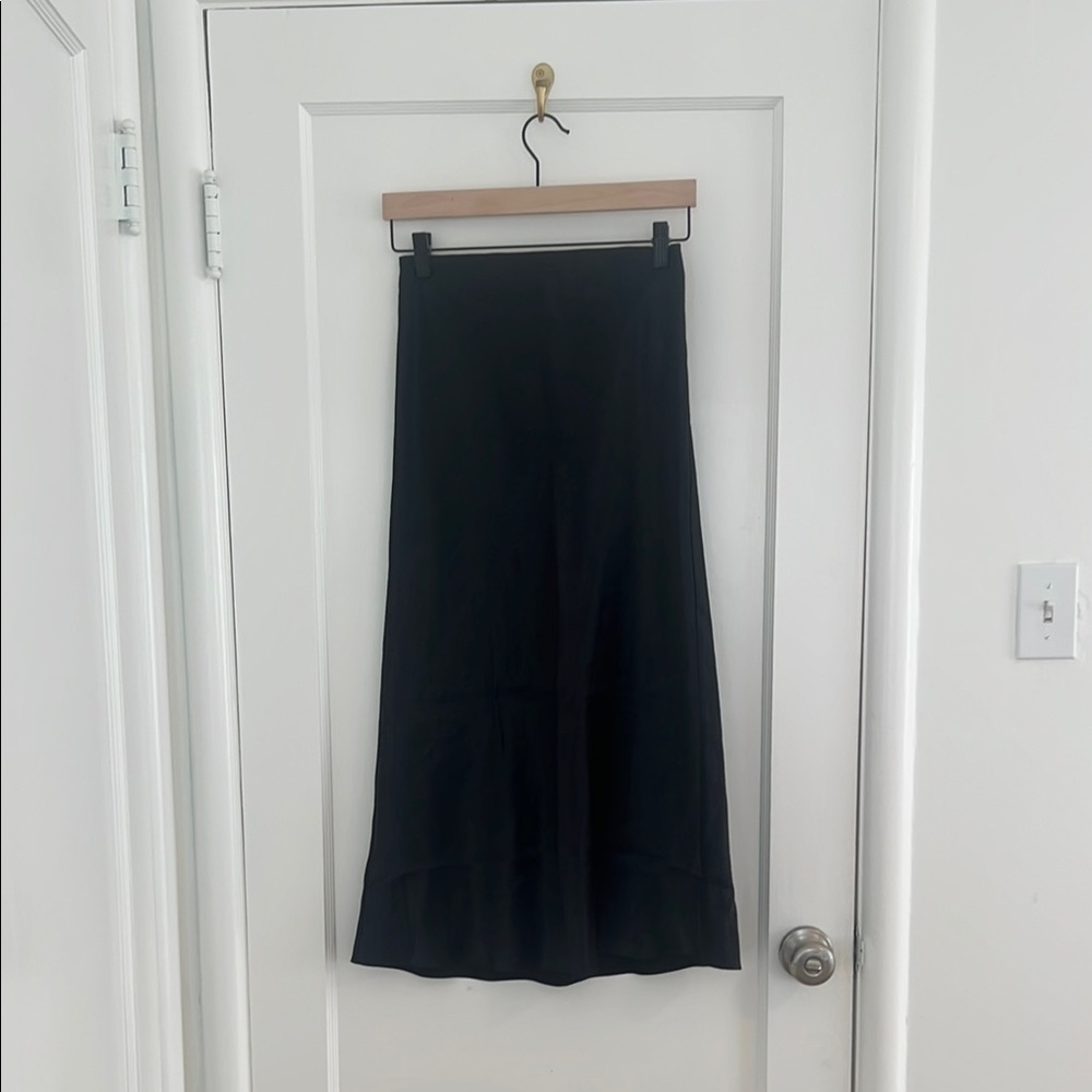 Aritzia Babaton black satin skirt
